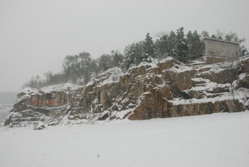 梁山雪景